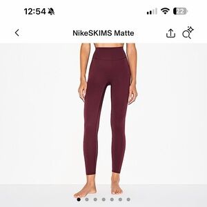 NikeSKIMS Matte Womens High-Waisted 26” leggings Size Medium